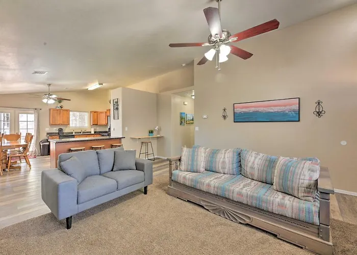 Holiday home Fenced Yard, Fire Pit: Quiet Show Home! *