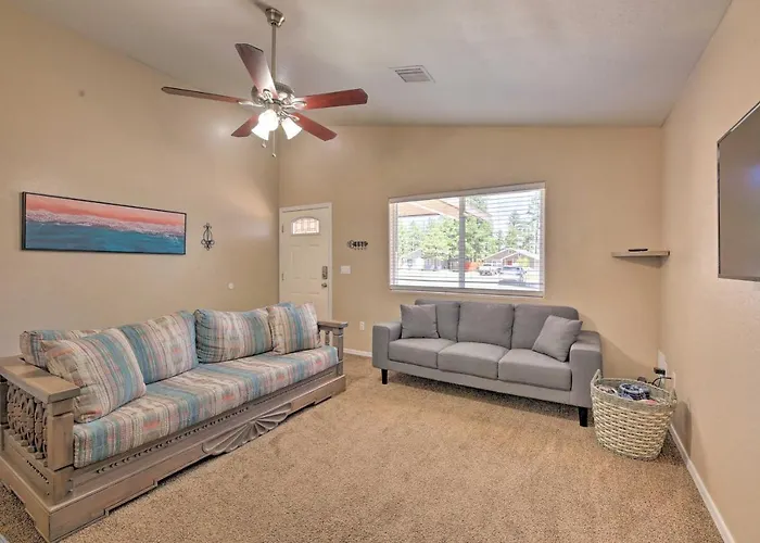 Fenced Yard, Fire Pit: Quiet Show Home! Holiday home Show Low