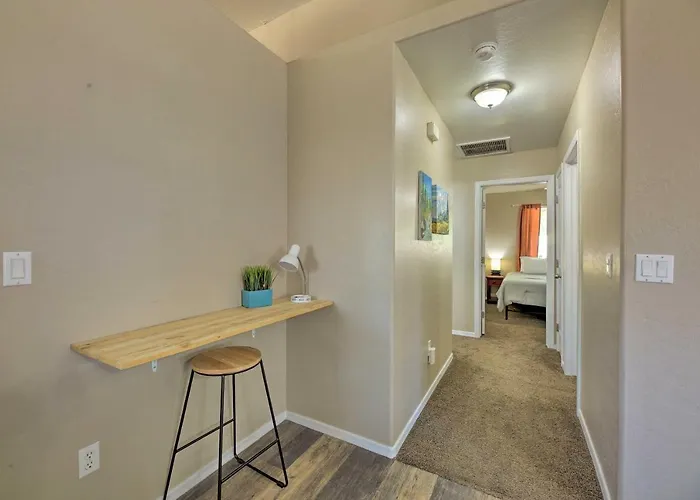 Fenced Yard, Fire Pit: Quiet Show Home! Show Low