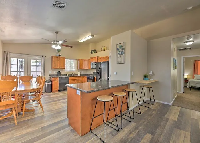 Fenced Yard, Fire Pit: Quiet Show Home! * Show Low