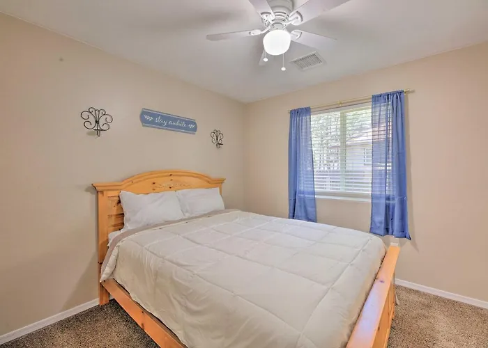 Fenced Yard, Fire Pit: Quiet Show Home! *