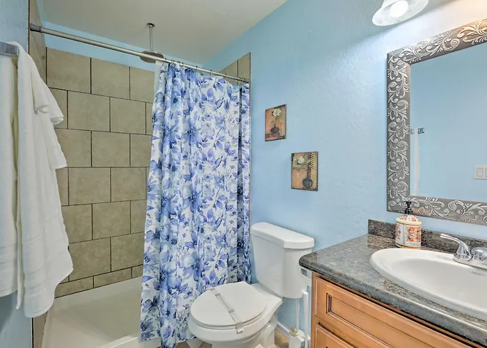 Fenced Yard, Fire Pit: Quiet Show Home! *
